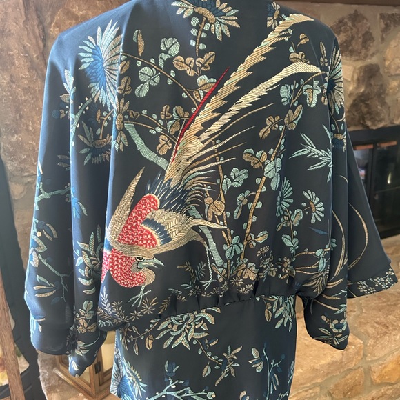 Zapa Women’s Size Medium Floral Printed Japan Satin Kimono - Picture 9 of 9